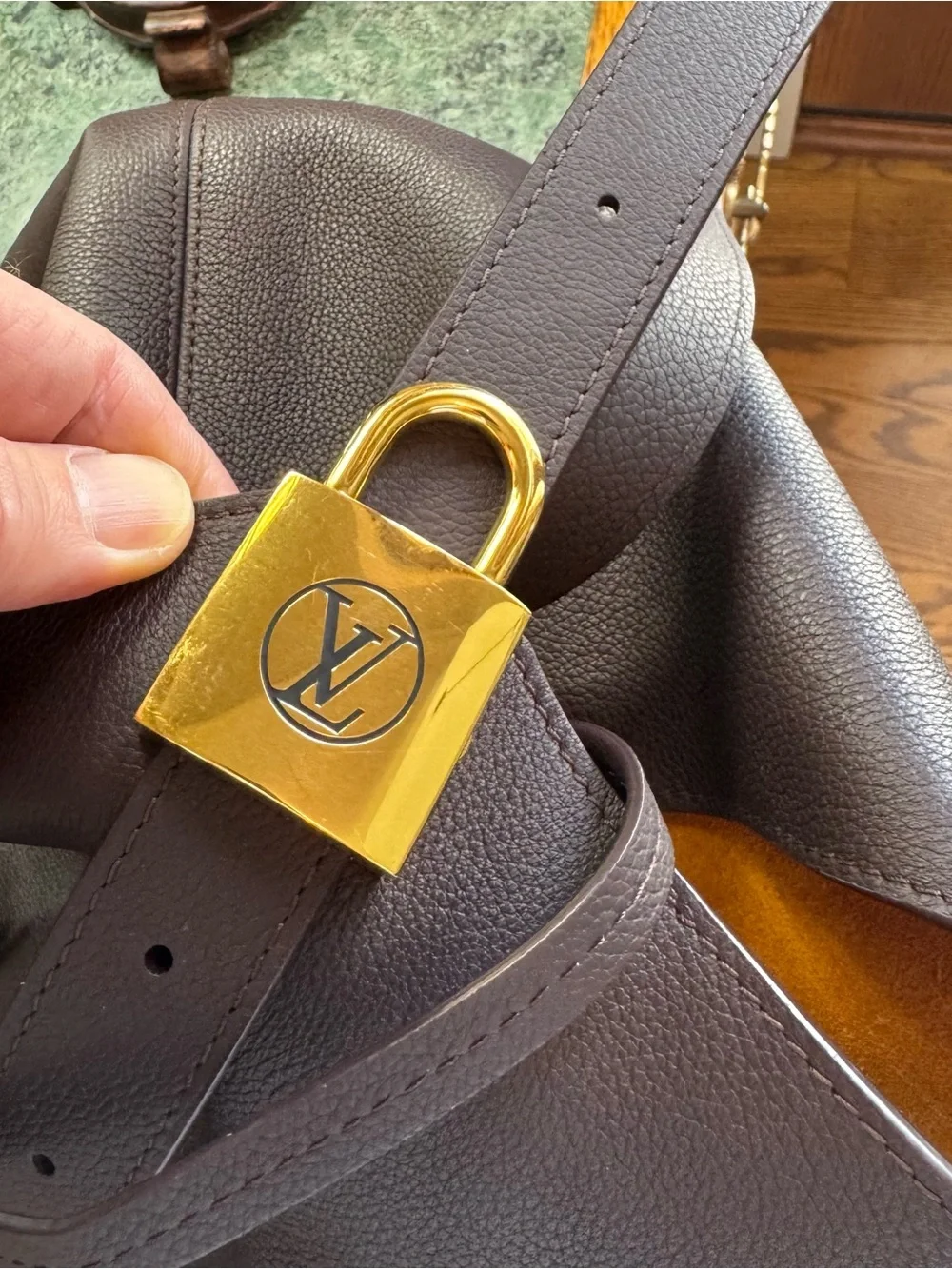 Louis Vuitton elegant louis